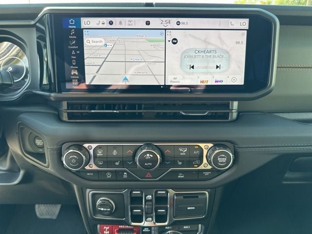 New 2025 Jeep Gladiator Mojave w/ Convenience Group AWD/4WD image 34