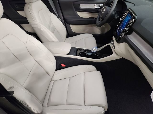 New 2026 Volvo XC40 B4 Plus w/ Protection Package Premier image 3