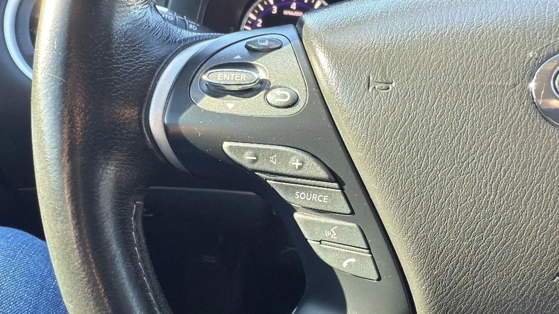 Used 2019 INFINITI QX60 Luxe w/ Essential Package image 12