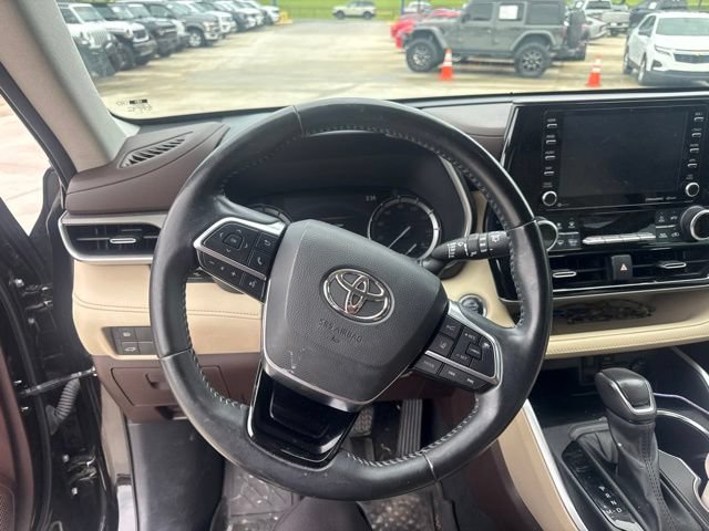 Used 2021 Toyota Highlander XLE FWD image 26