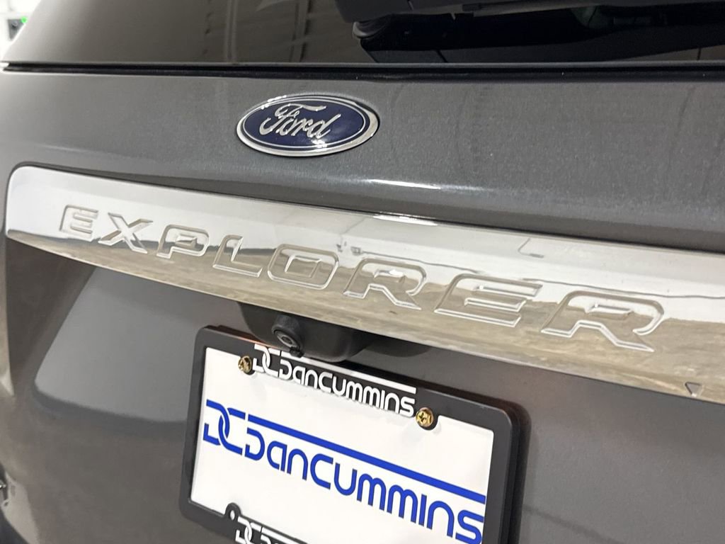 Used 2022 Ford Explorer XLT w/ Equipment Group 202A AWD/4WD image 26