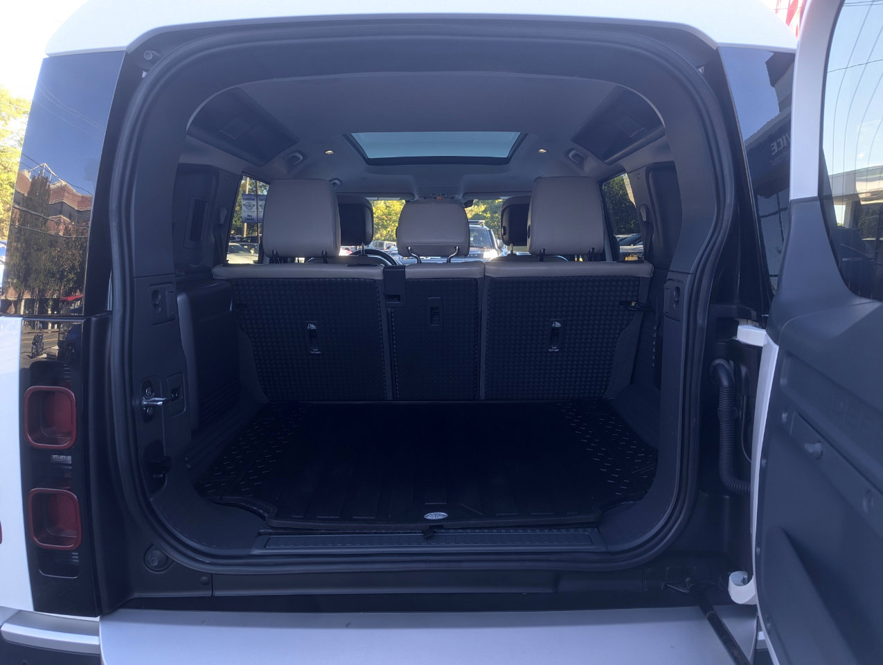 Used 2020 Land Rover Defender 110 HSE image 43