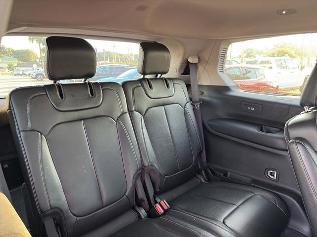 Used 2023 Jeep Grand Cherokee L Limited w/ Black Appearance Package image 12