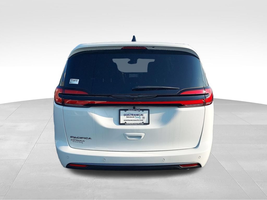 New 2026 Chrysler Pacifica Select FWD image 4