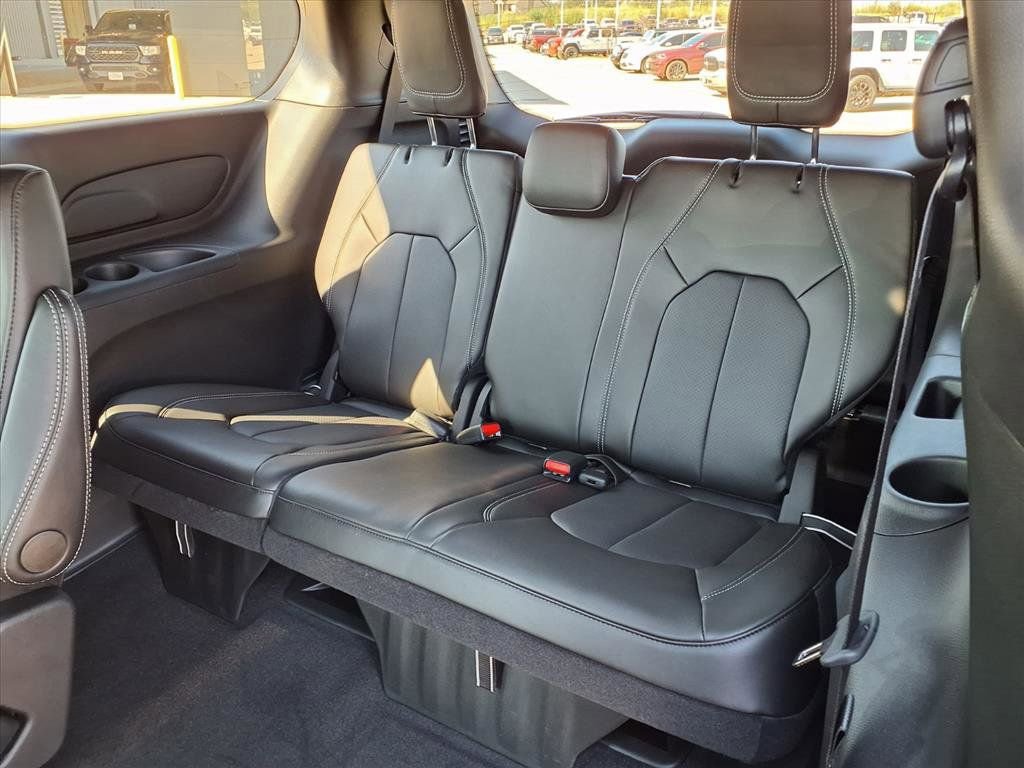 New 2026 Chrysler Voyager LX FWD image 9