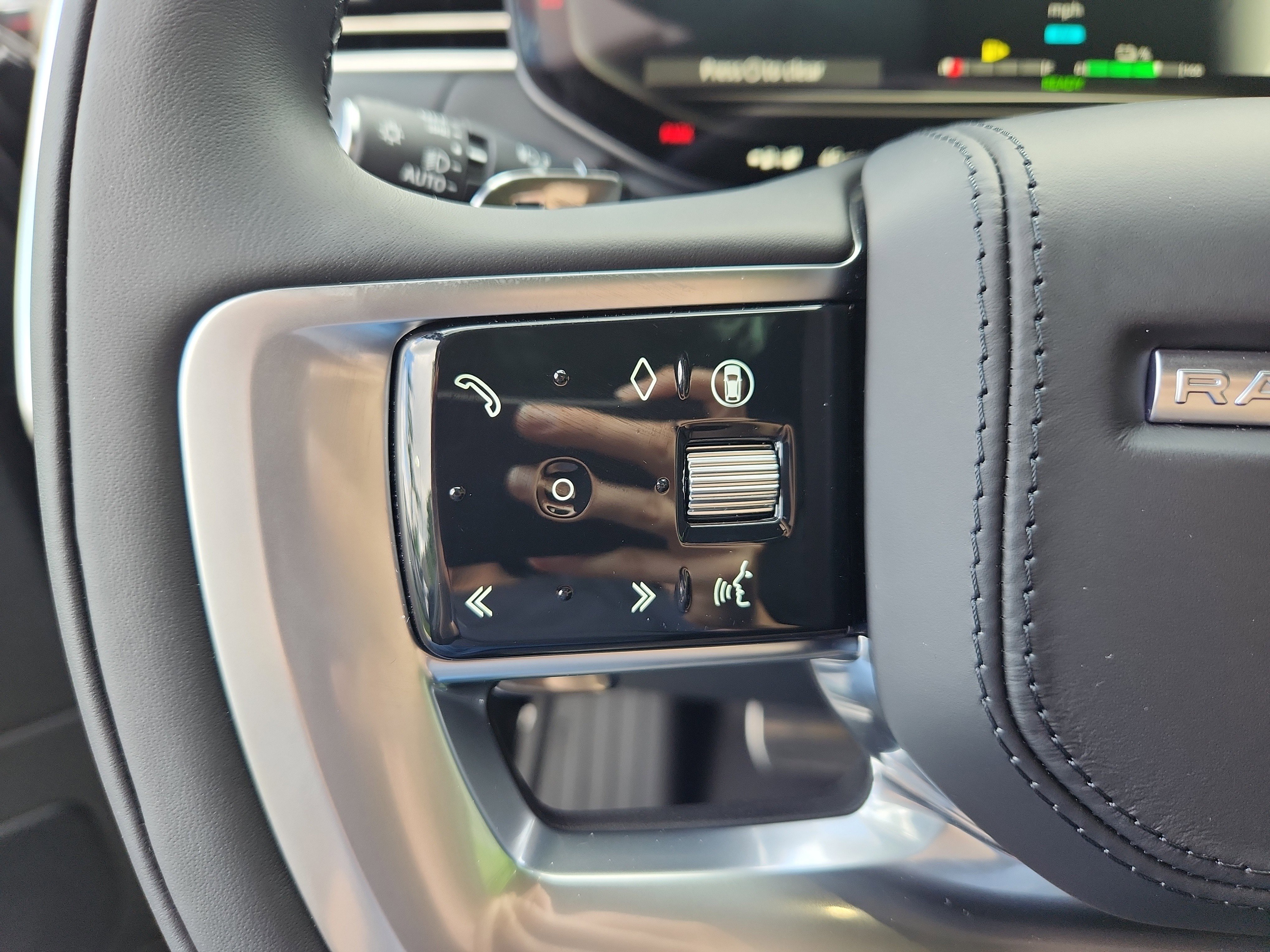 New 2025 Land Rover Range Rover SE image 19