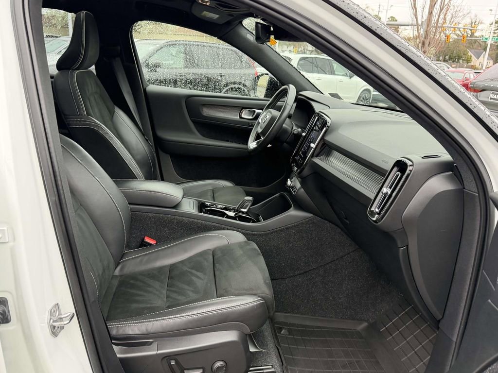 Used 2021 Volvo XC40 T5 R-Design w/ Advanced Package image 12