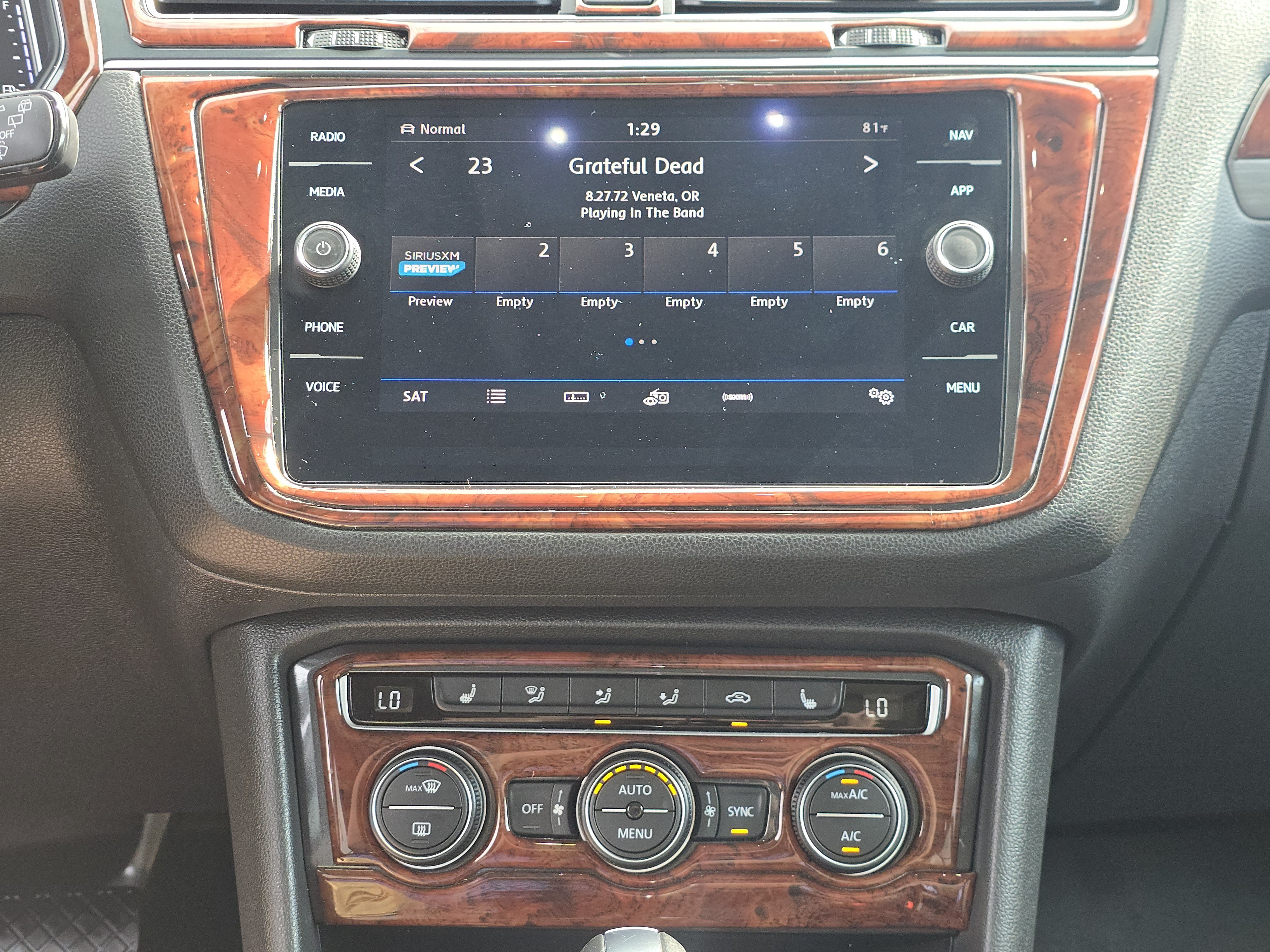 Used 2019 Volkswagen Tiguan SEL AWD/4WD image 26