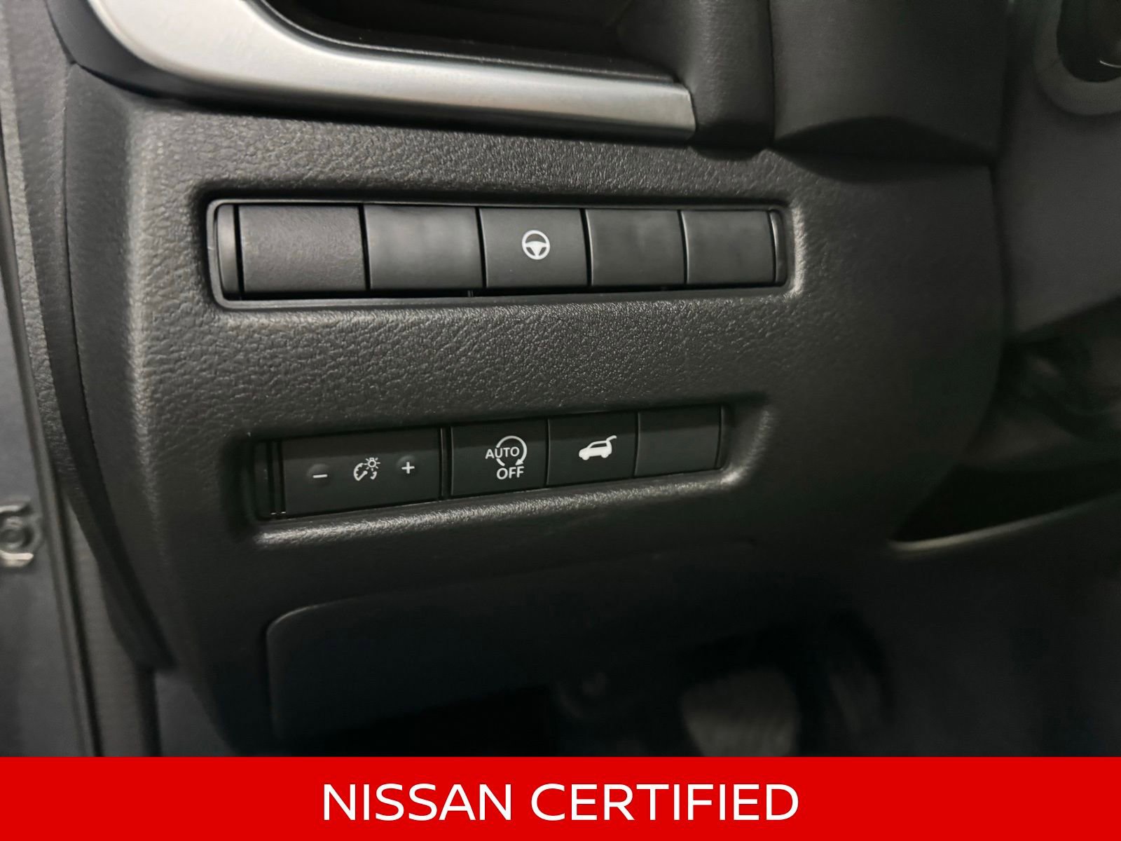Certified 2025 Nissan Rogue SV image 26
