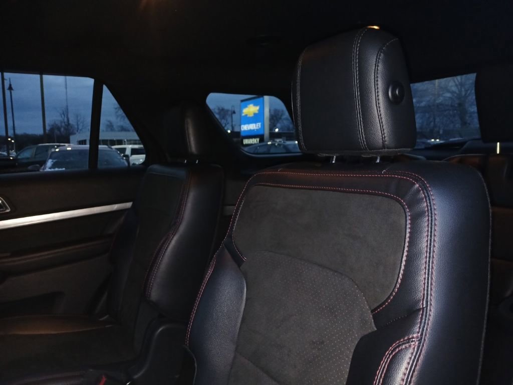 Used 2019 Ford Explorer XLT w/ XLT Sport Appearance Package image 26