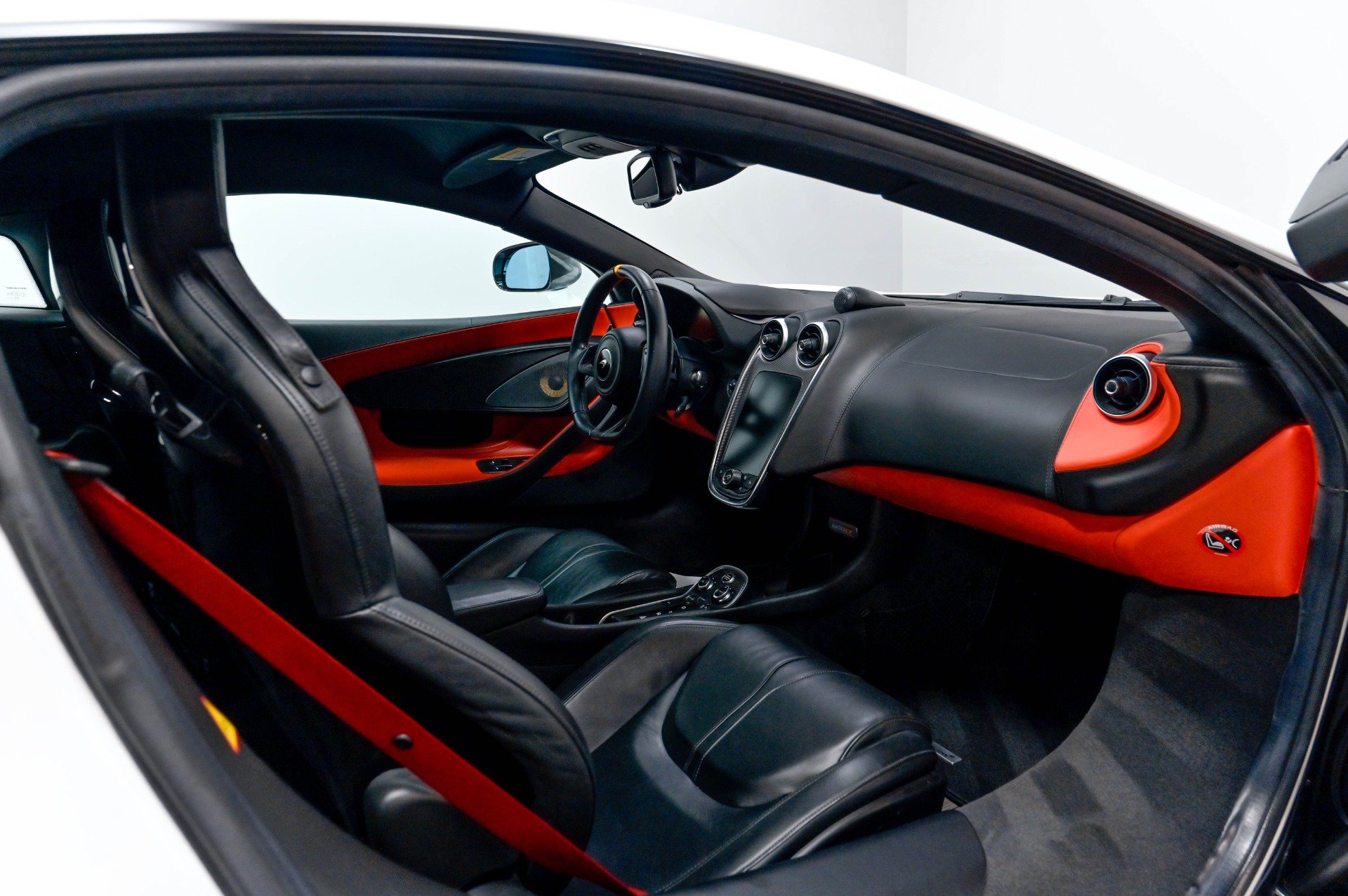 Used 2019 McLaren 600LT RWD image 23