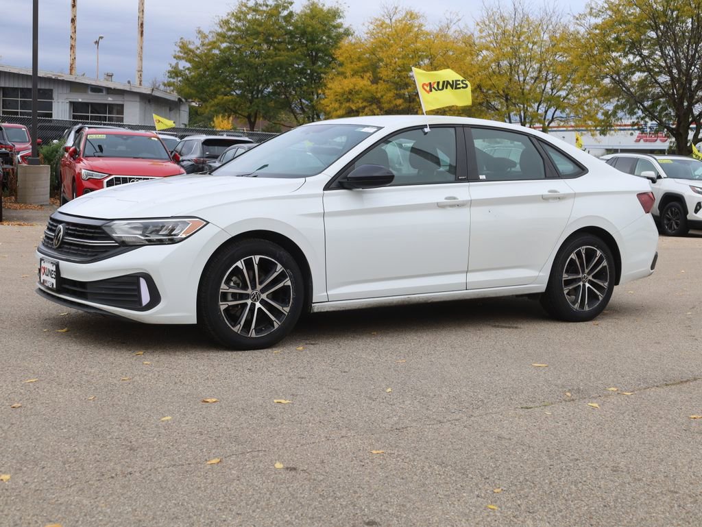Used 2023 Volkswagen Jetta Sport image 5