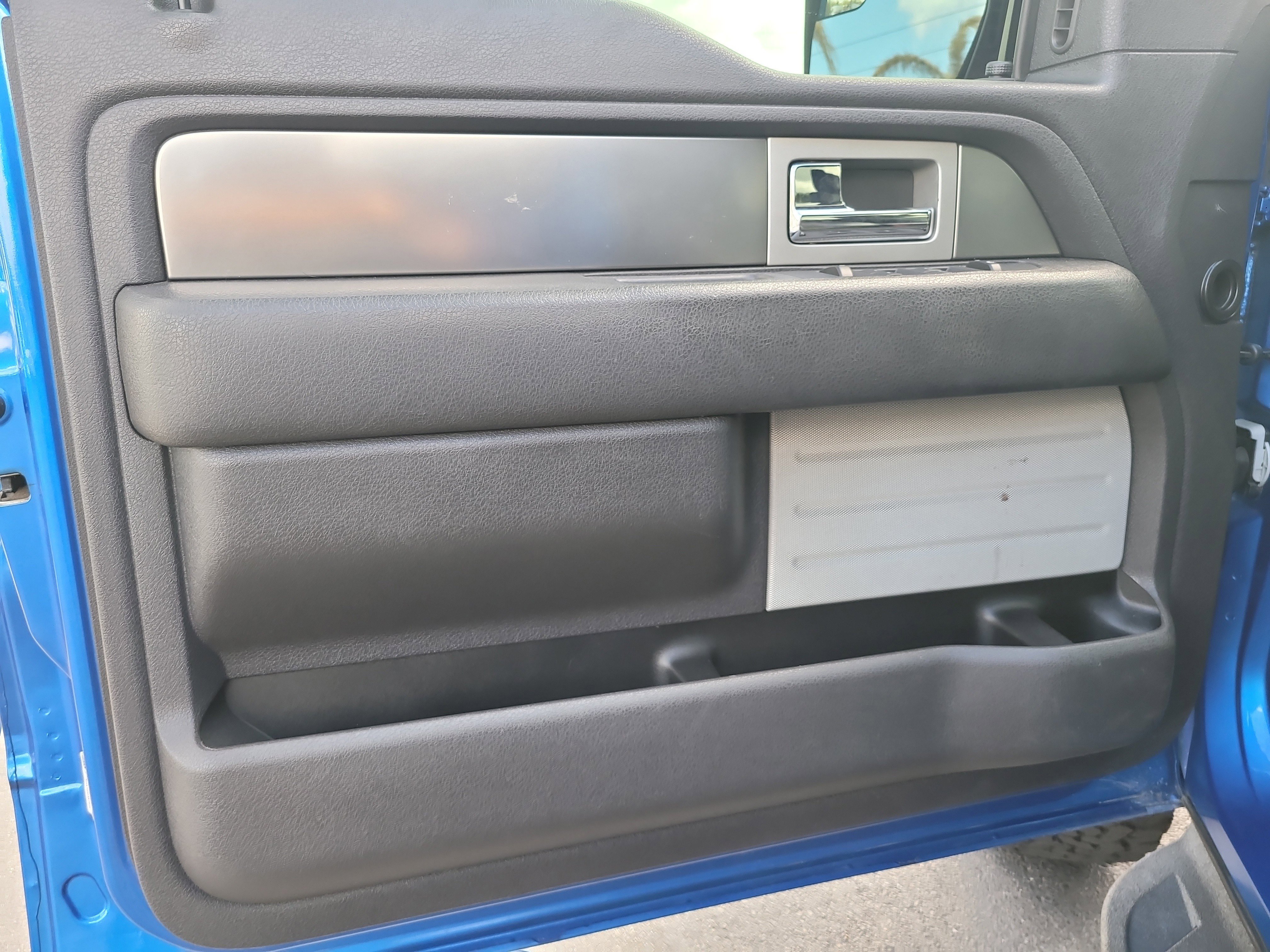 Used 2013 Ford F150 Raptor image 16