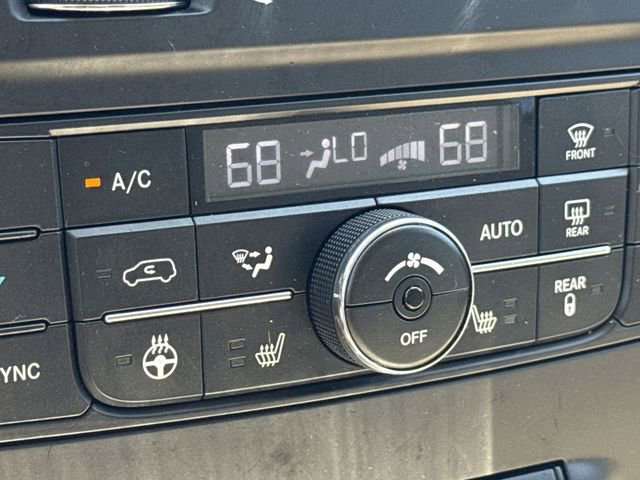 Used 2015 Chrysler Town & Country Limited Platinum image 23