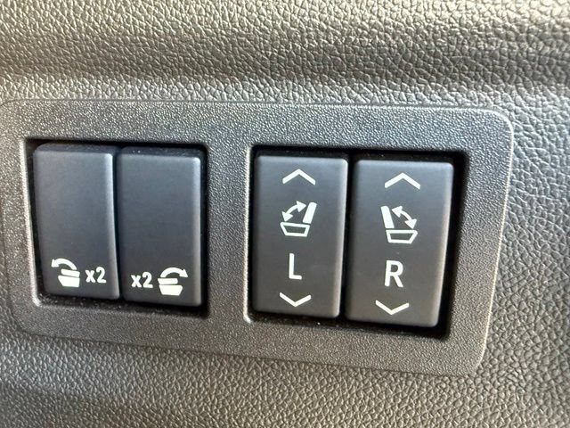 Used 2025 Chevrolet Tahoe High Country AWD/4WD image 41