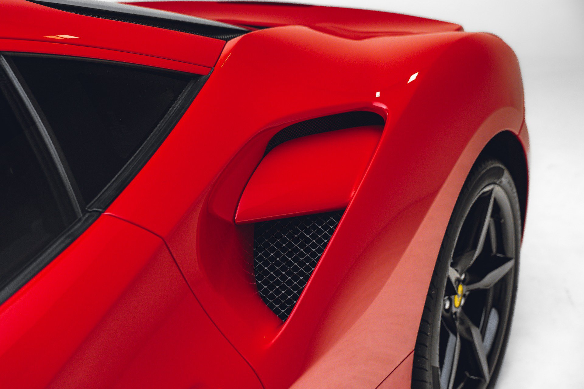 Used 2017 Ferrari 488 GTB RWD image 21