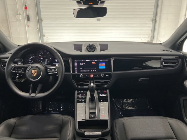 Used 2025 Porsche Macan T image 35