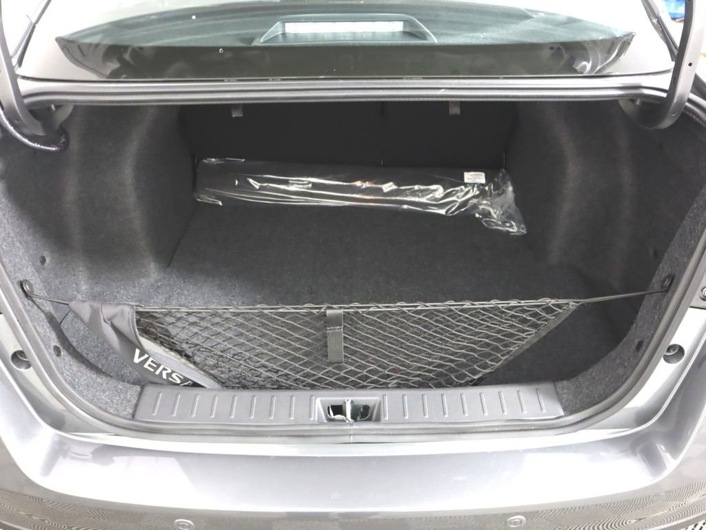 Certified 2025 Nissan Versa SR w/ Trunk Package image 28