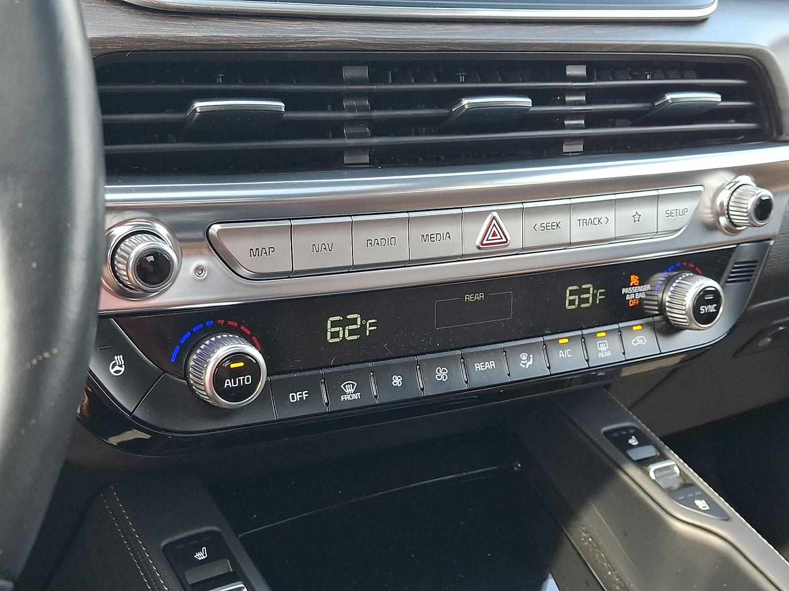 Certified 2022 Kia Telluride SX w/ SX Prestige Package AWD/4WD image 17