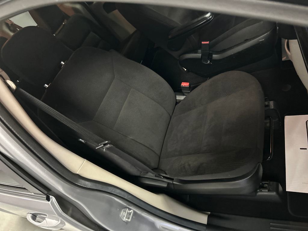 Used 2018 Dodge Grand Caravan SE w/ UConnect Hands-Free Group image 24