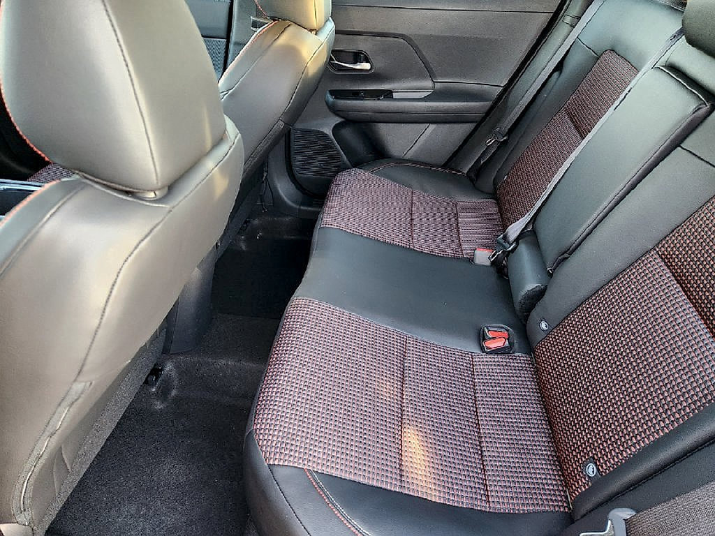 New 2027 Nissan Kicks SR FWD image 23