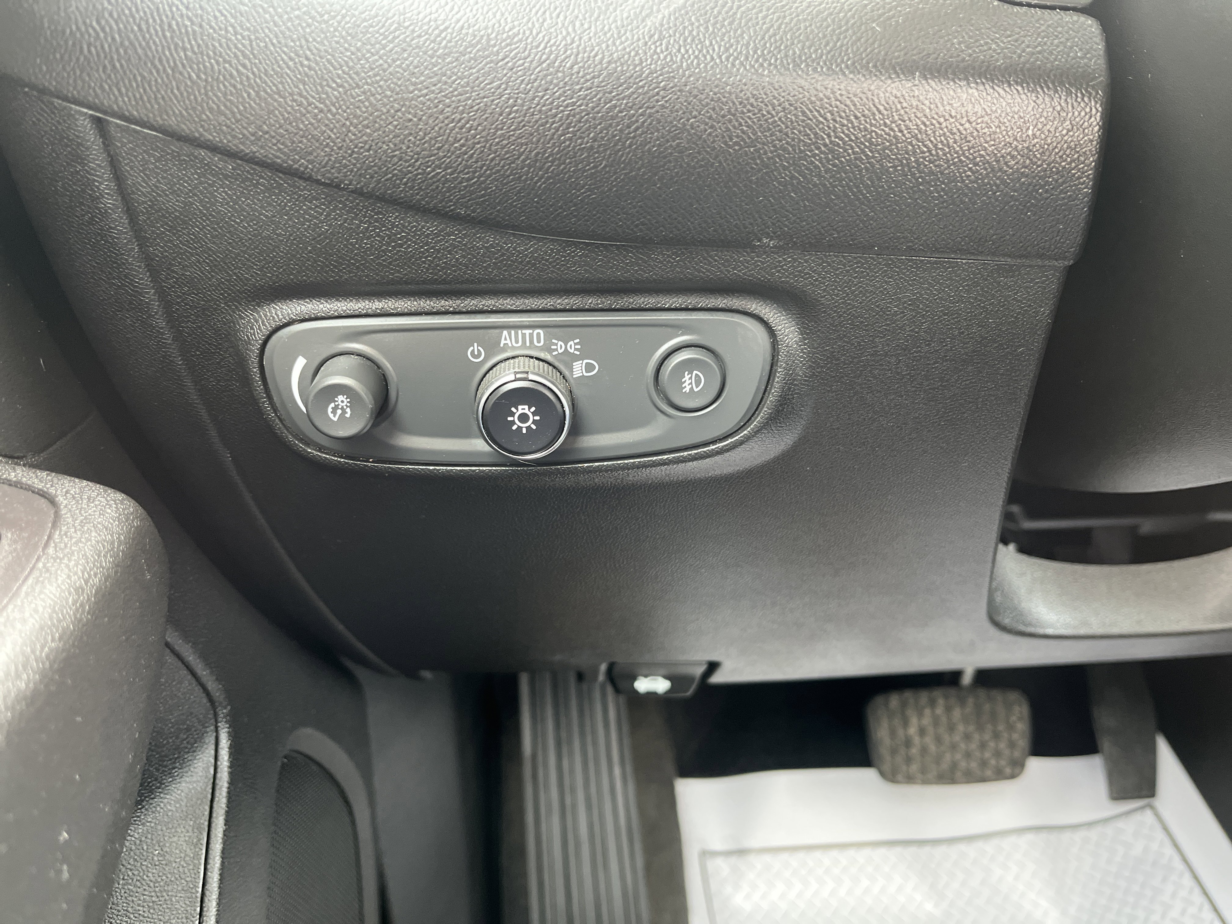 Used 2020 Chevrolet Equinox Premier AWD/4WD image 17