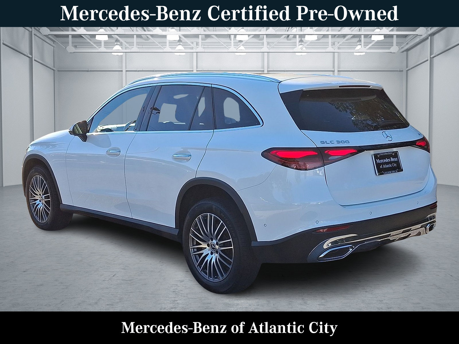 Certified 2025 Mercedes-Benz GLC 300 4MATIC SUV image 4