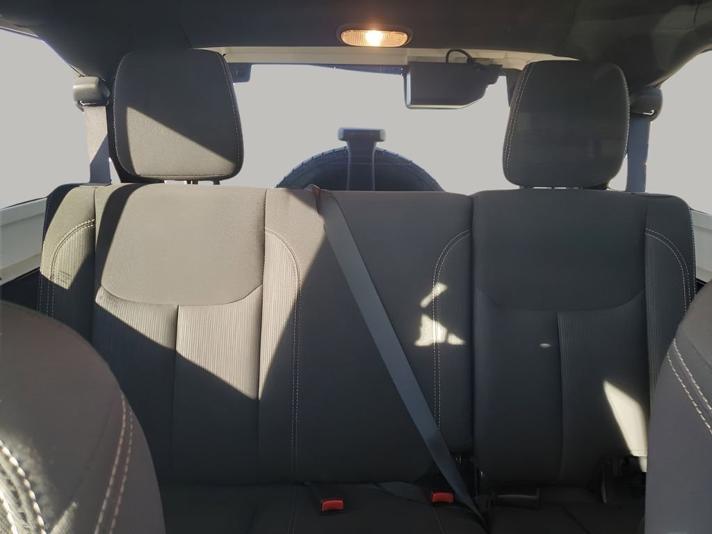 Used 2018 Jeep Wrangler Unlimited Sahara image 36