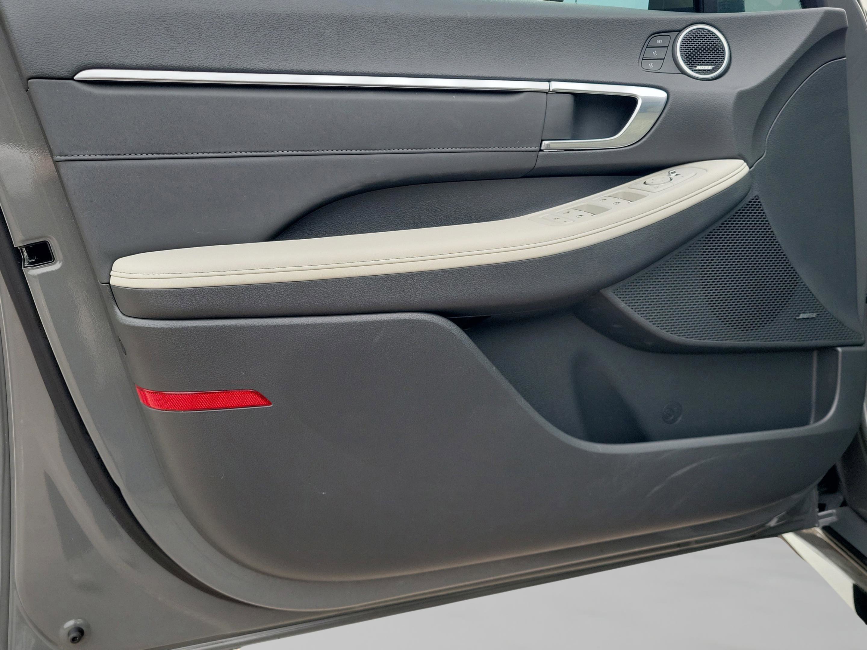 Used 2023 Hyundai Sonata Limited w/ Preferred Accessory Package image 17