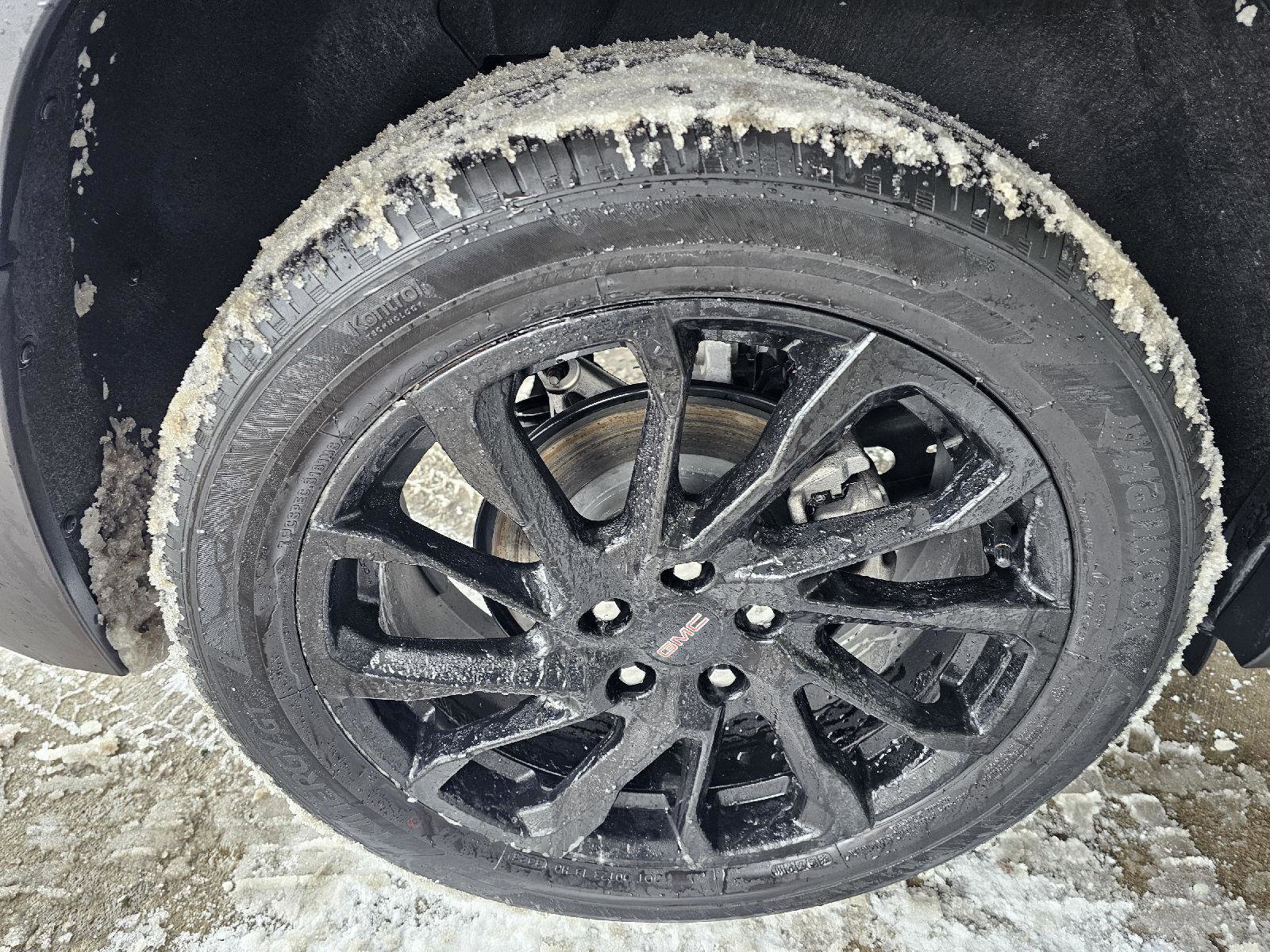 Used 2024 GMC Terrain SLE w/ Driver Convenience Package image 10