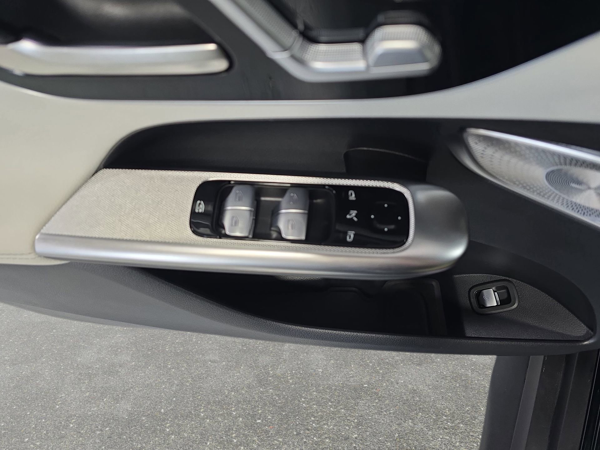 Certified 2025 Mercedes-Benz GLC 300 4MATIC image 27