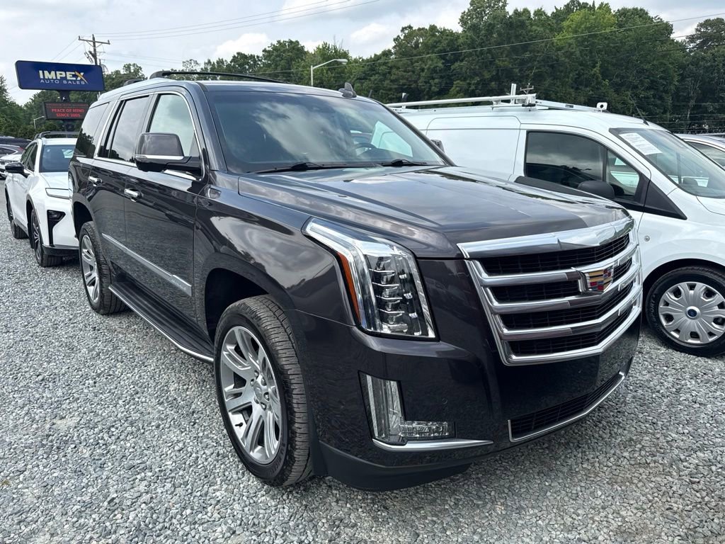 Used 2017 Cadillac Escalade Luxury AWD/4WD image 2
