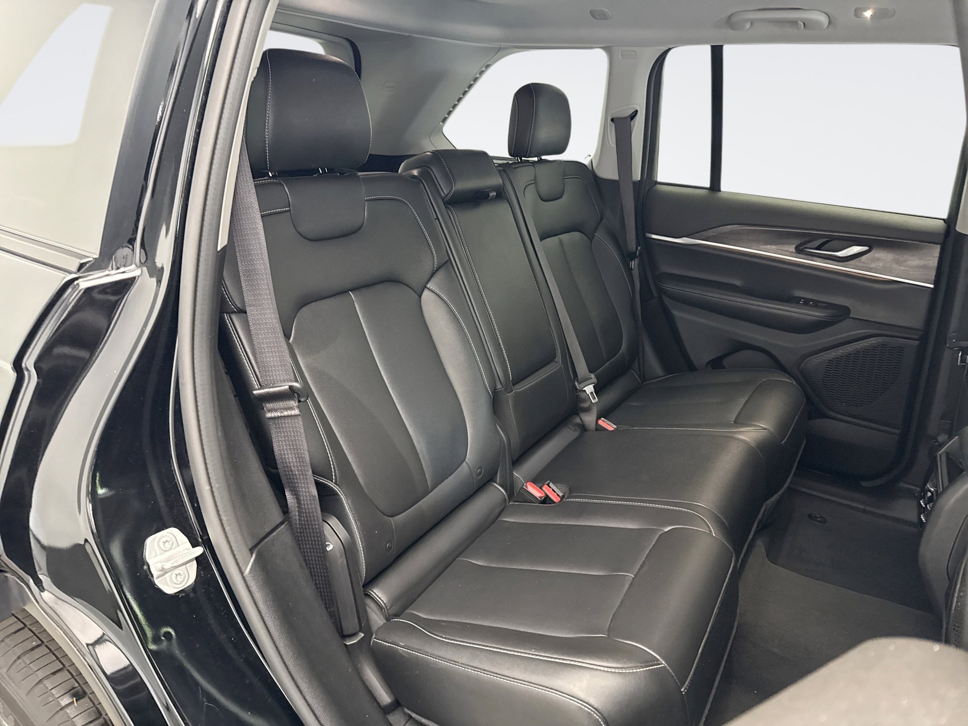 Used 2023 Jeep Grand Cherokee Limited AWD/4WD image 18