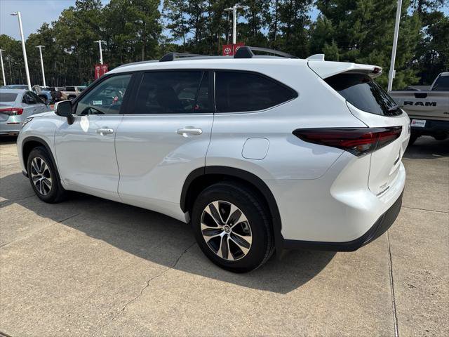 Certified 2026 Toyota Highlander XLE AWD/4WD image 3