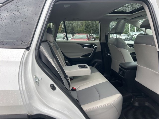 Used 2021 Toyota RAV4 XLE Premium image 19