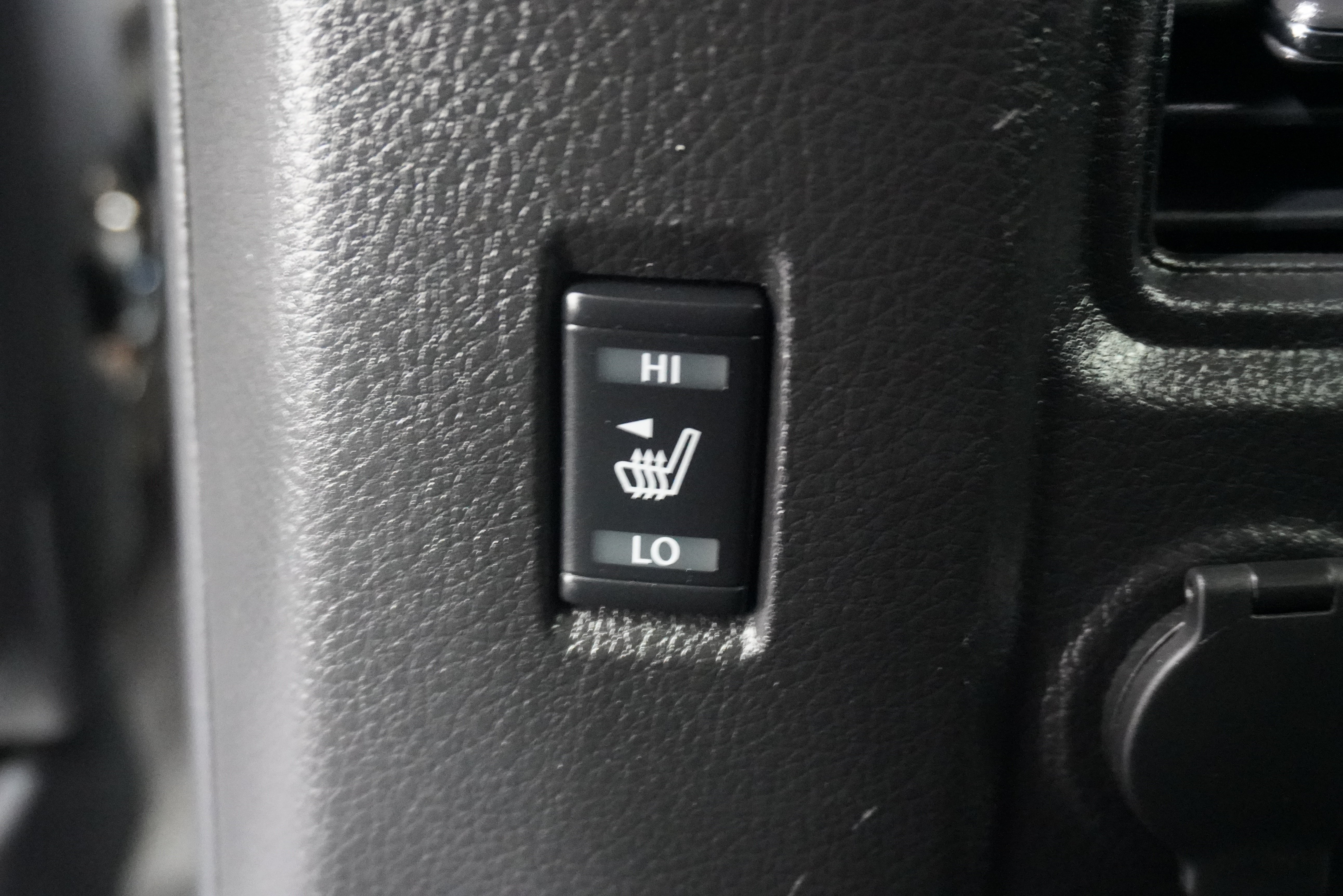 Used 2021 Nissan Titan PRO-4X w/ Pro-4x Convenience Package AWD/4WD image 13