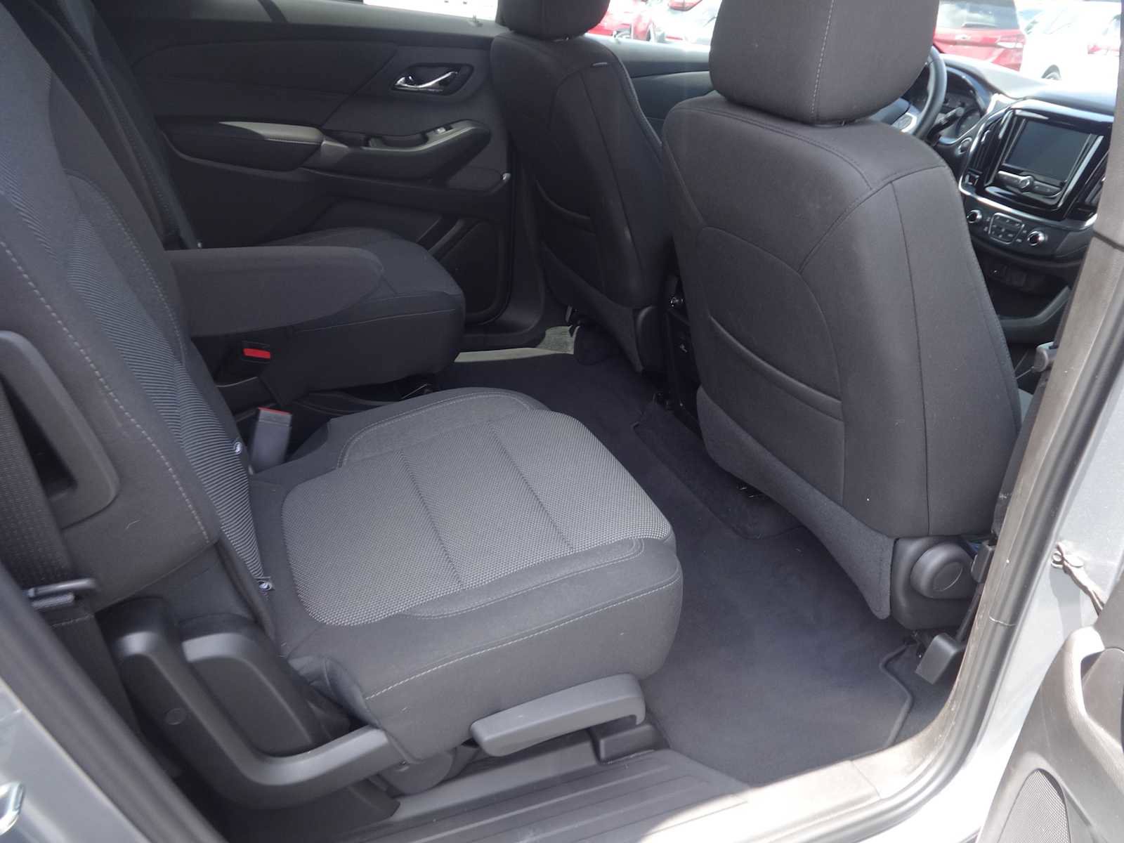 Used 2023 Chevrolet Traverse LT image 10