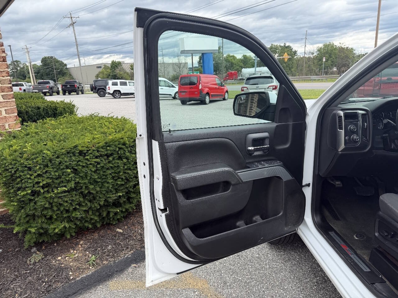 Used 2018 Chevrolet Silverado 1500 LT w/ All Star Edition AWD/4WD image 9