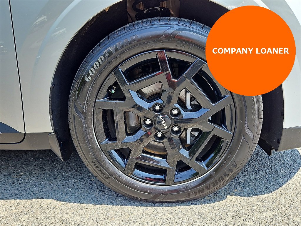 Used 2025 Kia Carnival SX Prestige image 8