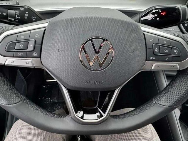 Used 2026 Volkswagen Tiguan SE R-Line FWD image 11