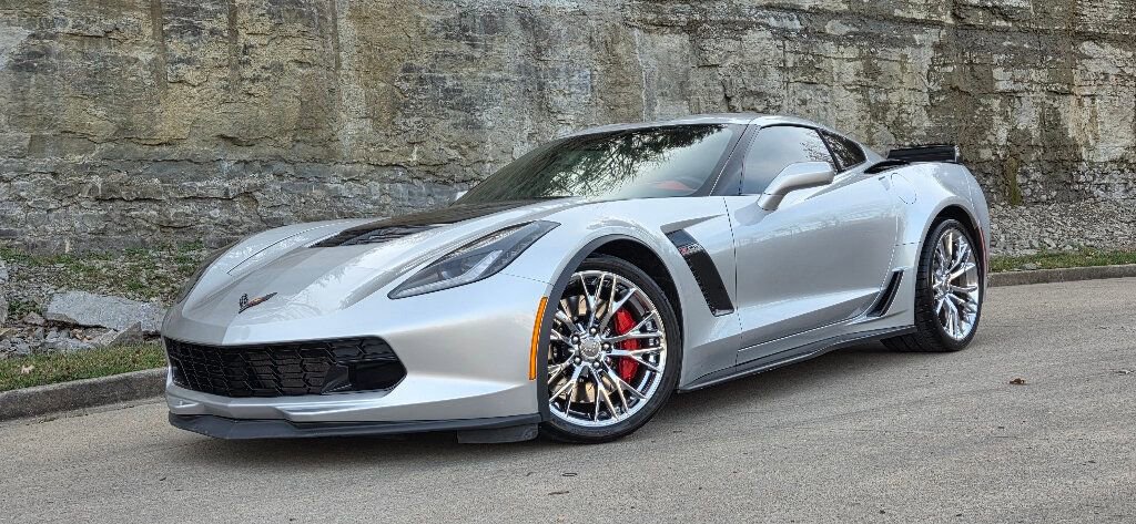 Used 2015 Chevrolet Corvette Z06 w/ 3LZ Preferred Equipment Group image 1