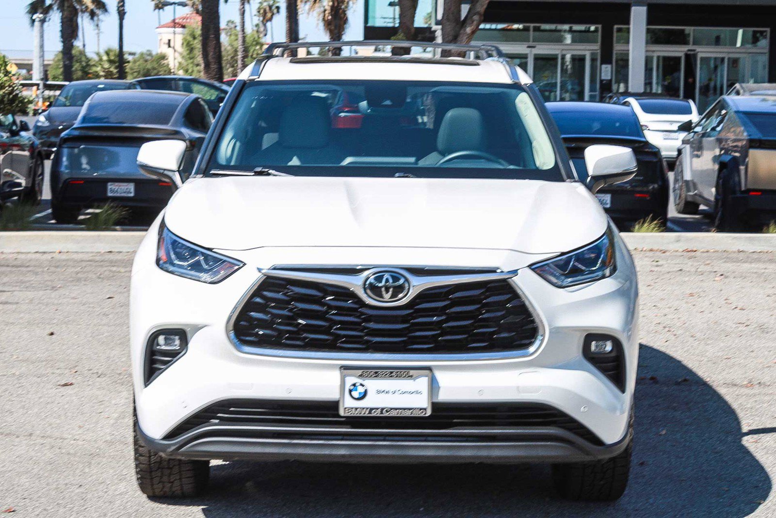 Used 2021 Toyota Highlander Limited FWD image 2