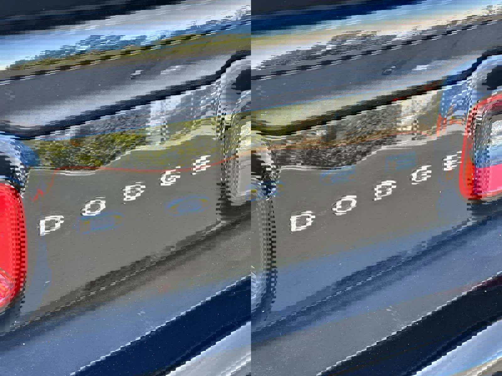 Used 2018 Dodge Challenger SXT image 7