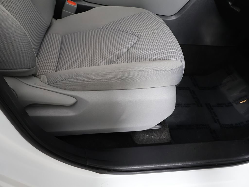 Used 2023 Toyota Highlander L AWD/4WD image 28