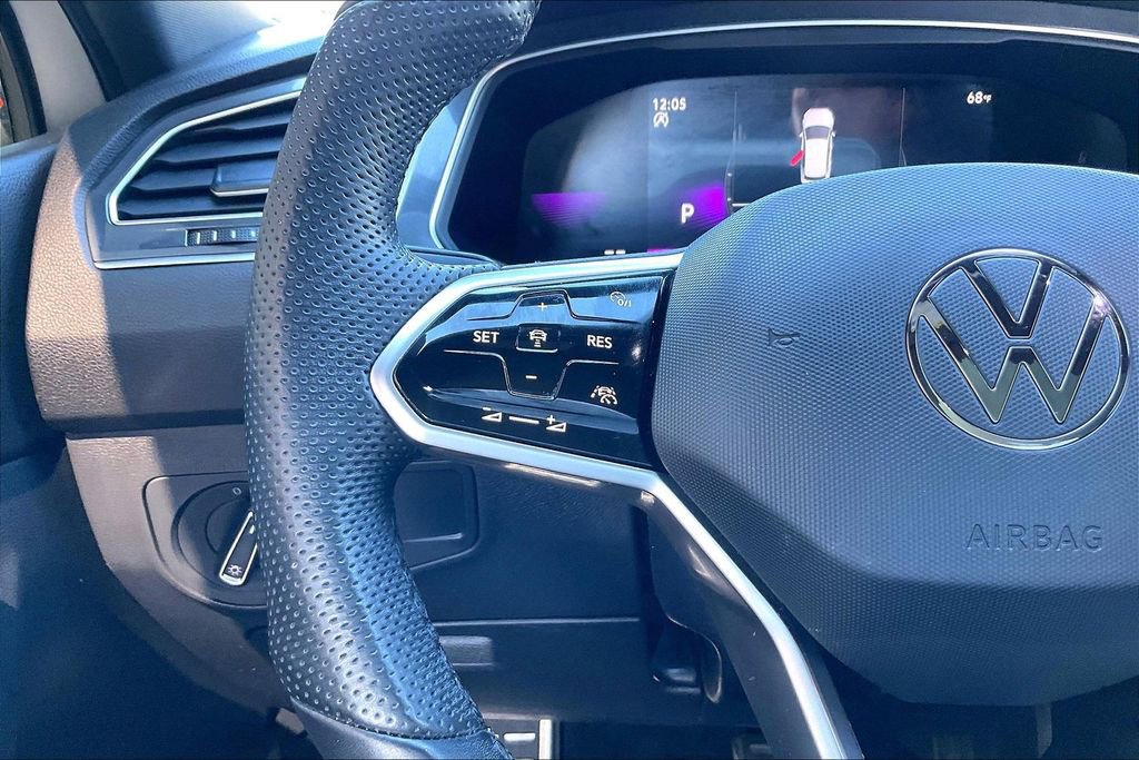 Used 2024 Volkswagen Tiguan SE R-Line image 10