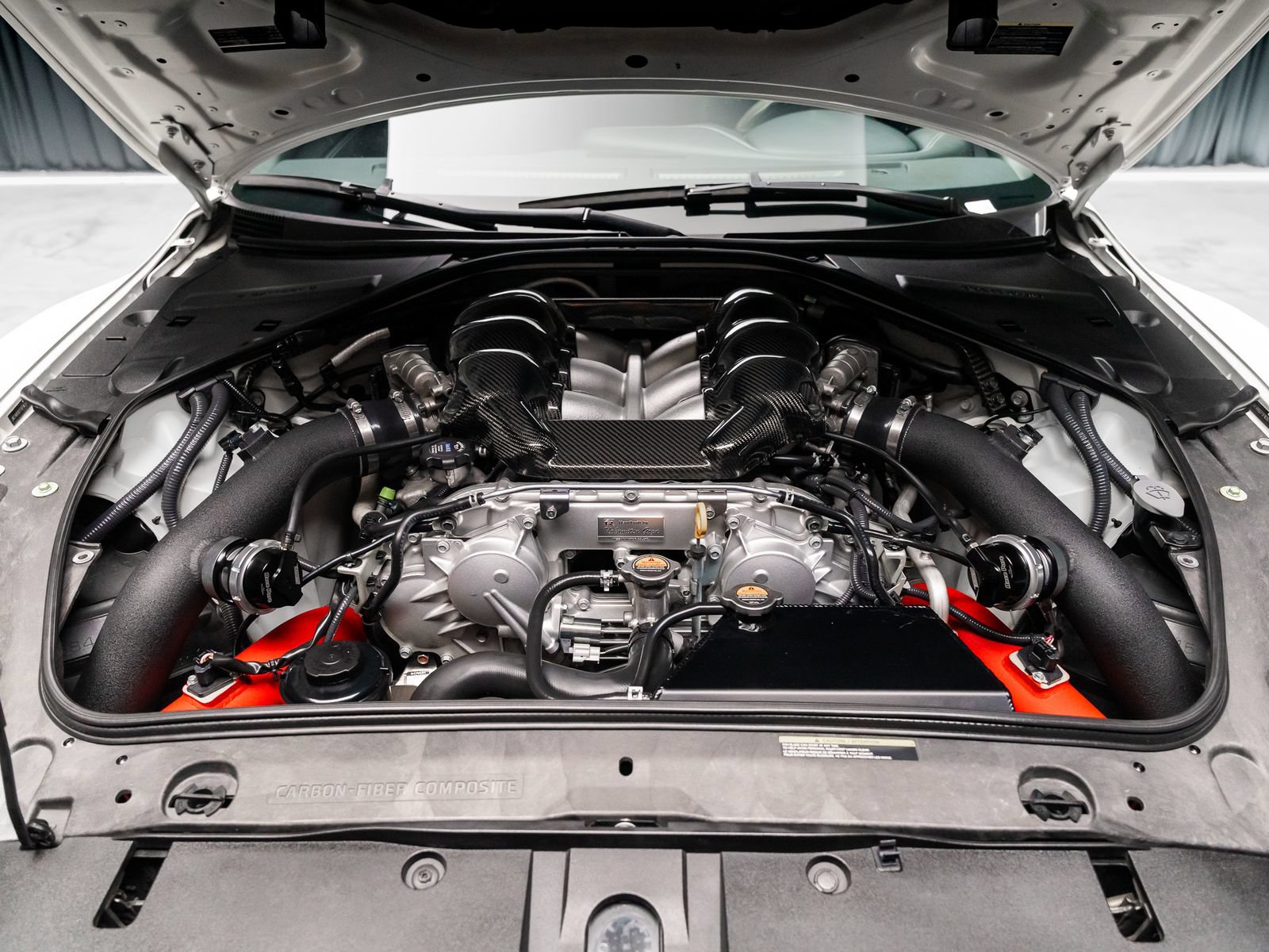 Used 2015 Nissan GT-R Premium AWD/4WD image 2