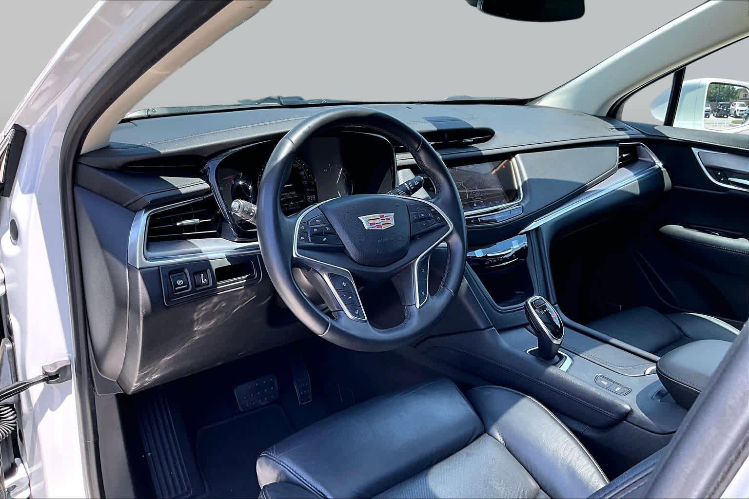 Used 2017 Cadillac XT5 Premium Luxury w/ Driver Assist Package FWD image 17