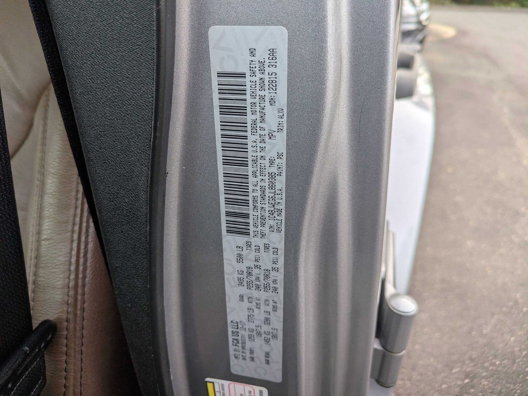 Used 2018 Jeep Wrangler Unlimited Sahara w/ Connectivity Group image 23