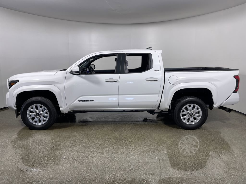 Certified 2024 Toyota Tacoma SR5 AWD/4WD image 6