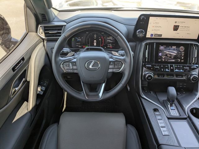 Used 2025 Lexus LX 700h Overtrail w/ Accessory Package (Z1) AWD/4WD image 18